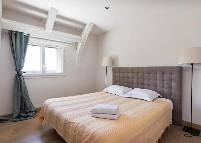 Cahors - Lot - Les Lumieres Du Causse - Domaine En Pierres Blanches Avec Vue Sur Les Causses * Bellefont-la Rauze