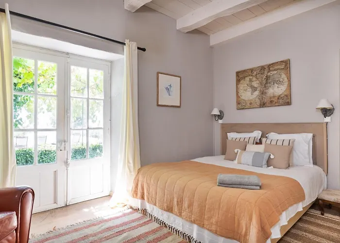 Cahors - Lot - Les Lumieres Du Causse - Domaine En Pierres Blanches Avec Vue Sur Les Causses