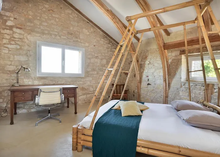 Cahors - Lot - Les Lumières Du Causse - Domaine En Pierres Blanches Avec Vue Sur Les Causses * Bellefont-la Rauze