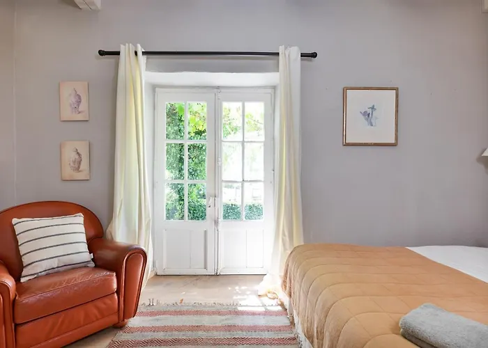 Hébergement de vacances Cahors - Lot - Les Lumières Du Causse - Domaine En Pierres Blanches Avec Vue Sur Les Causses Bellefont-la Rauze